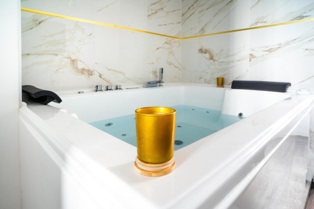 Suite L'Eclipse Paris, Logement Avec Jacuzzi, A 10 Minutes Des Champs Elysees Levallois-Perret Exterior foto